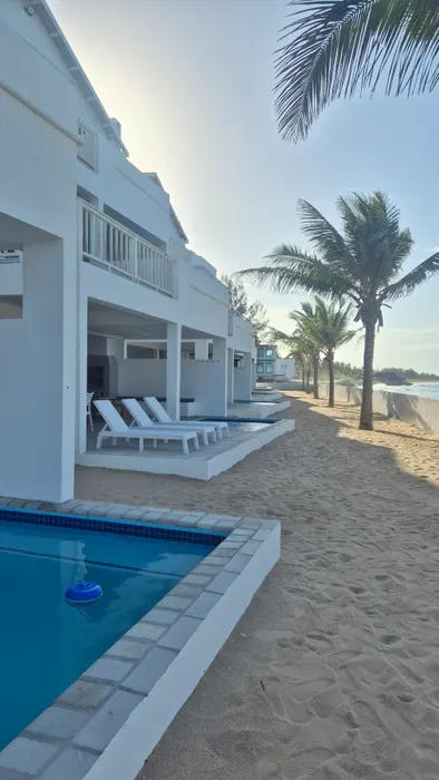 Coastal scenery beside the Barra Cabanas beach houses