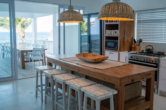 Open-plan kitchen with ocean-facing doors at Barra Cabanas