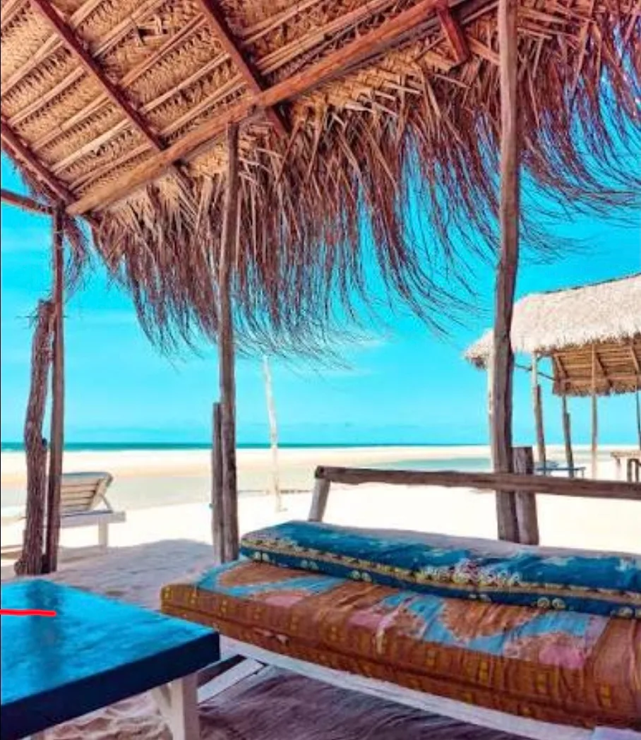 Neptune's Lodge & Beach Bar